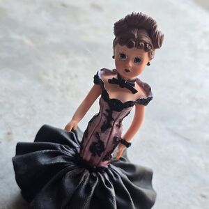 Madame Alexander resin figurine "Opening Night Gala " #90815  Theatre, dance
